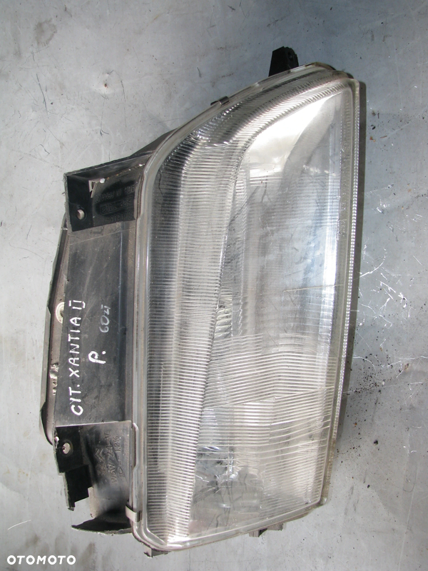CITROEN XANTIA LAMPA PRZEDNIA  PRAWA