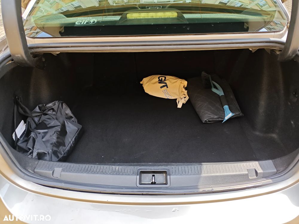 Renault Fluence 1.6 Dynamique - 10