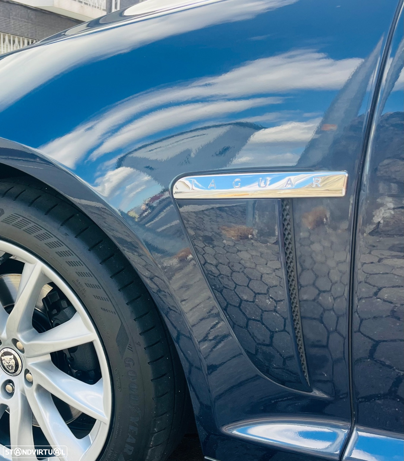 Jaguar XF 2.2 D Luxury - 14