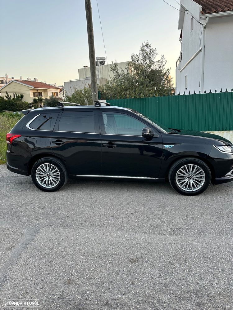 Mitsubishi Outlander - 2