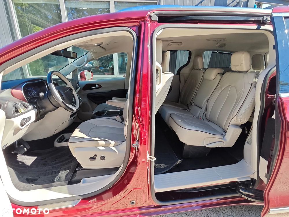 Chrysler Pacifica - 30