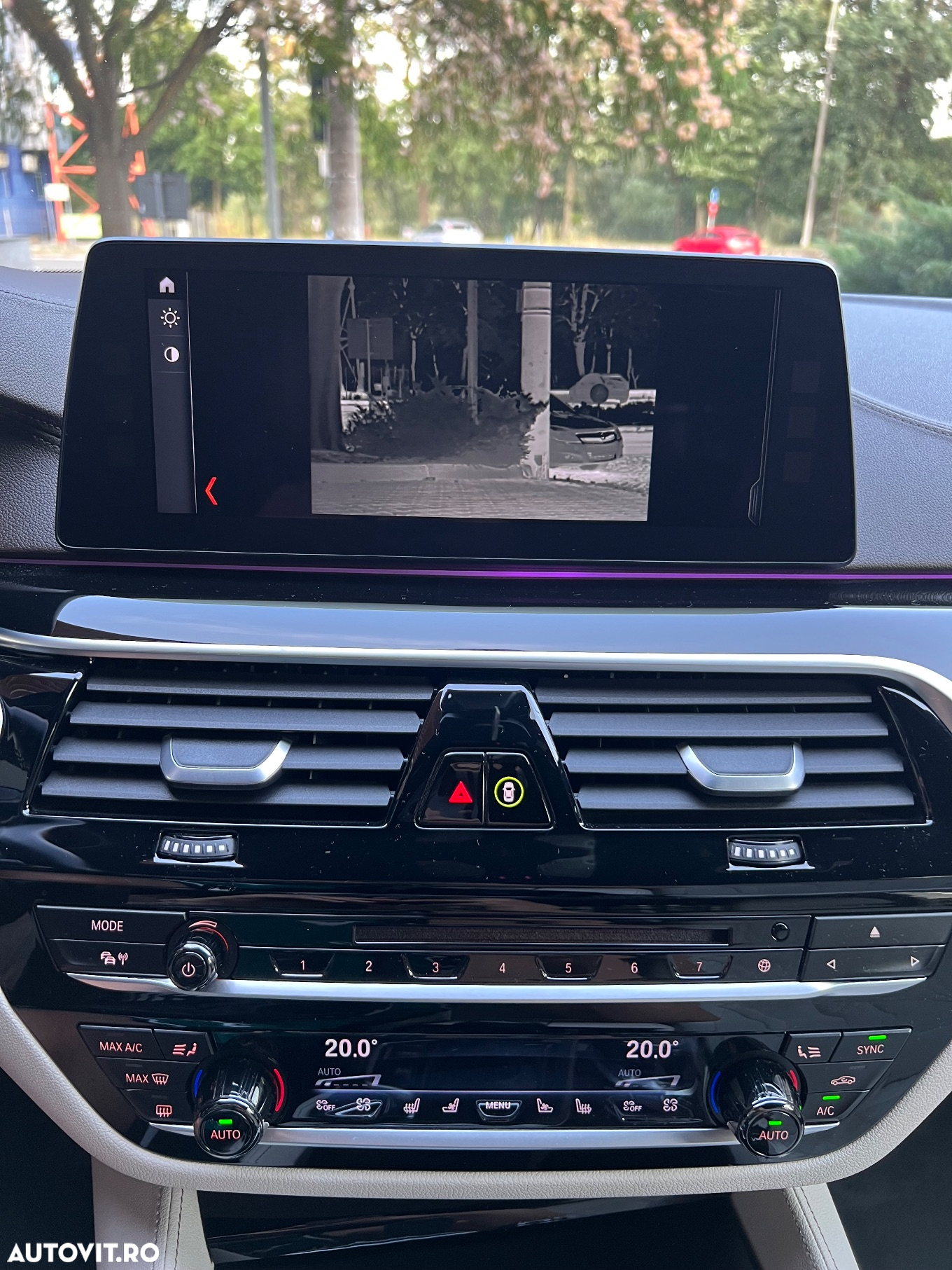 BMW Seria 5 550i xDrive - 22