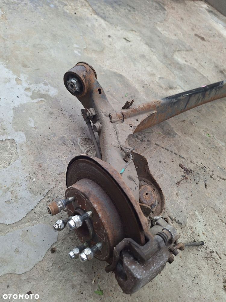 belka zawieszenia tyl hyundai veloster 11- - 3