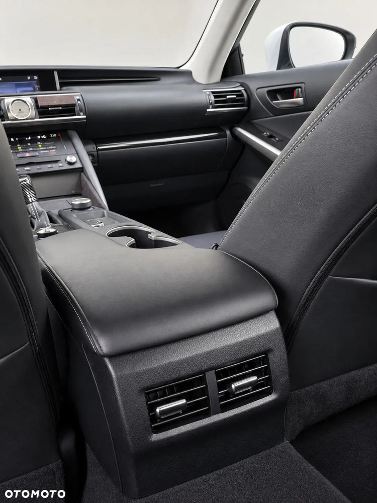 Lexus IS 200t / 300 Elegance - 8