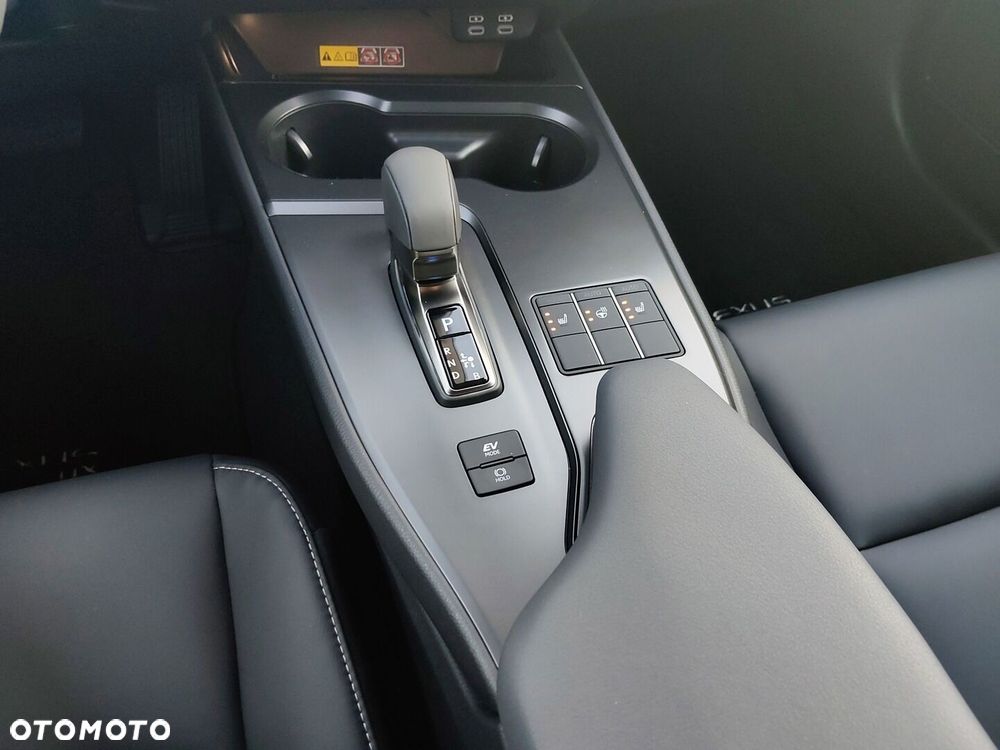 Lexus UX 300h F Sport Design - 28