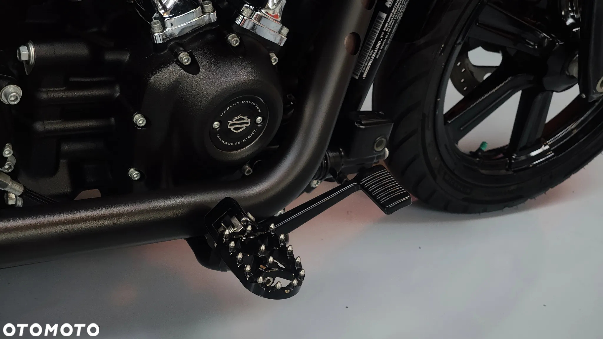 Harley-Davidson Softail Street Bob - 18