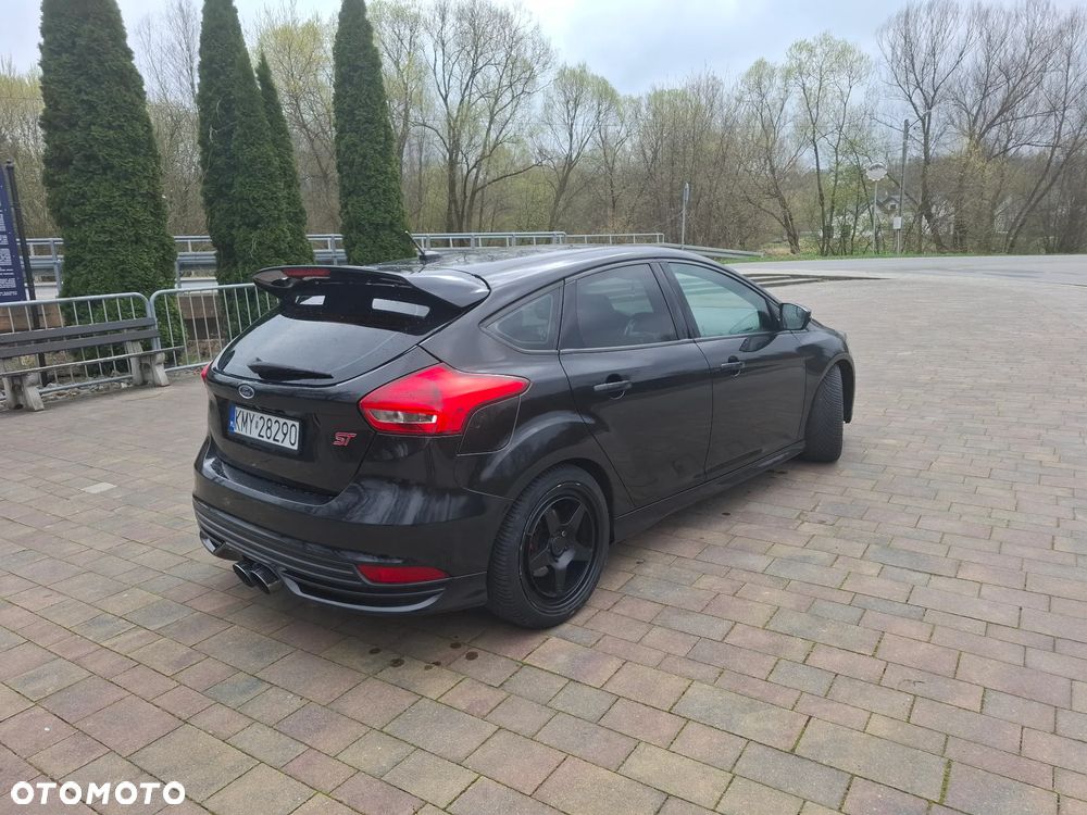 Ford Focus 2.0 EcoBoost ST - 16