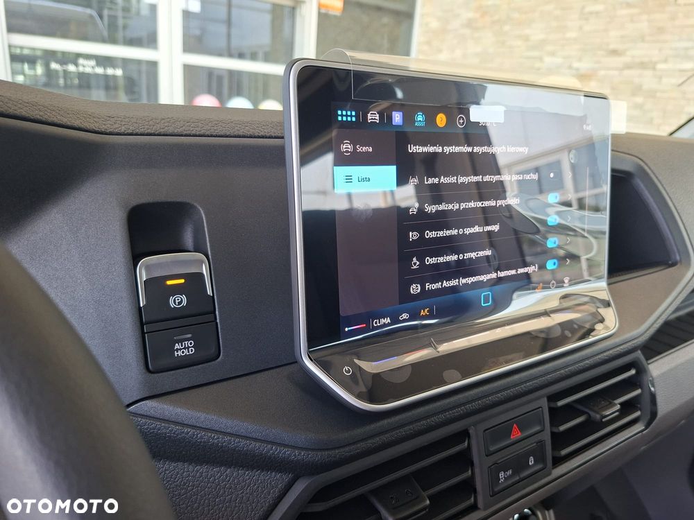Volkswagen Crafter 35 Furgon, BRYGADÓWKA 7 osobowa, z wysokim dachem silnik: 2,0 l EURO VI SCR 140 KM / skrzynia biegów: Przedni napęd manualna 6-biegowa rozstaw osi: 4490 mm - 13