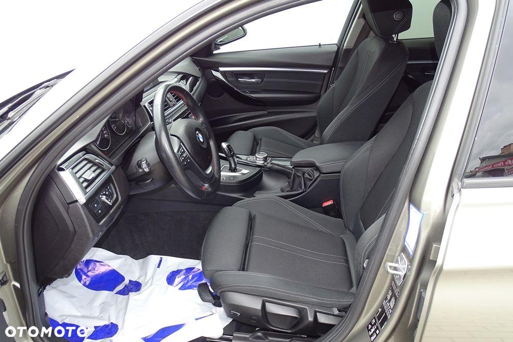 BMW Seria 3 320d xDrive Luxury Line sport - 17