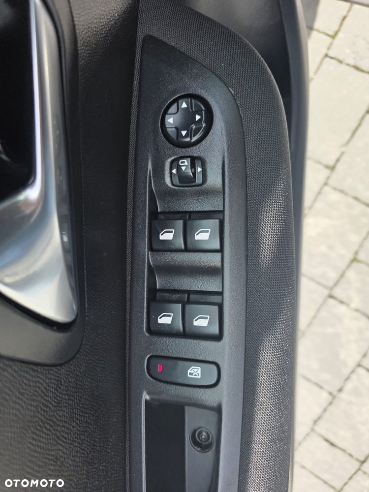 Peugeot 208 - 20