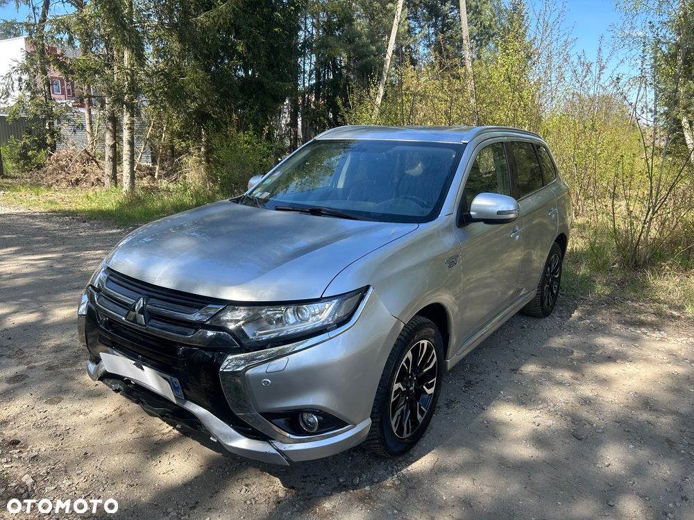 Mitsubishi Outlander Instyle NAVI + - 1