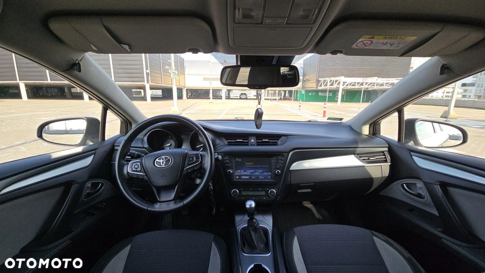 Toyota Avensis 2.0 D-4D Premium - 10