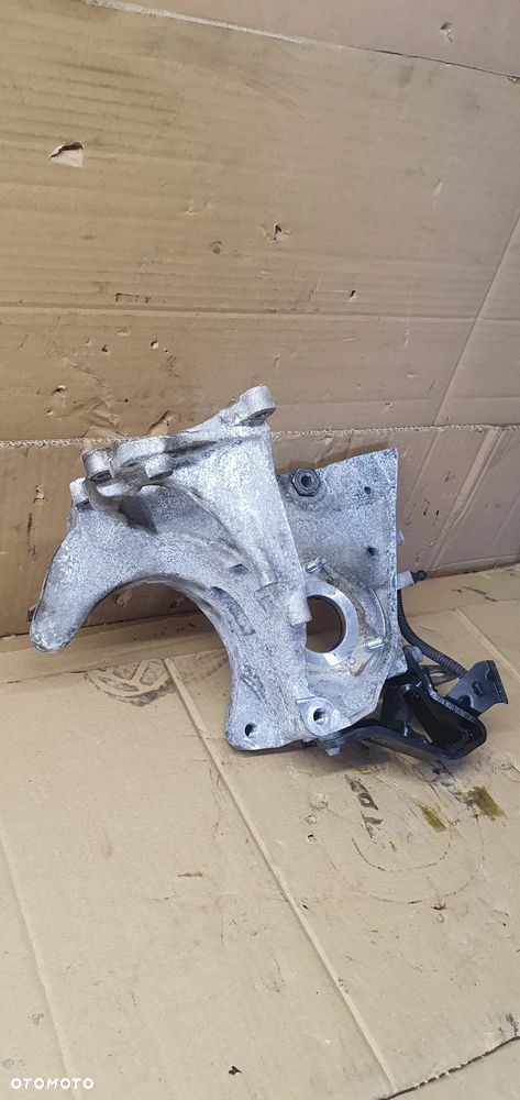 Mocowanie pompy wtryskowej paliwa Opel Insignia A 2.0 CDTI 55574721 - 4