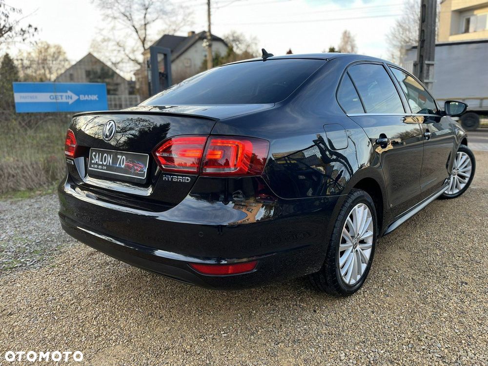 Volkswagen Jetta - 2