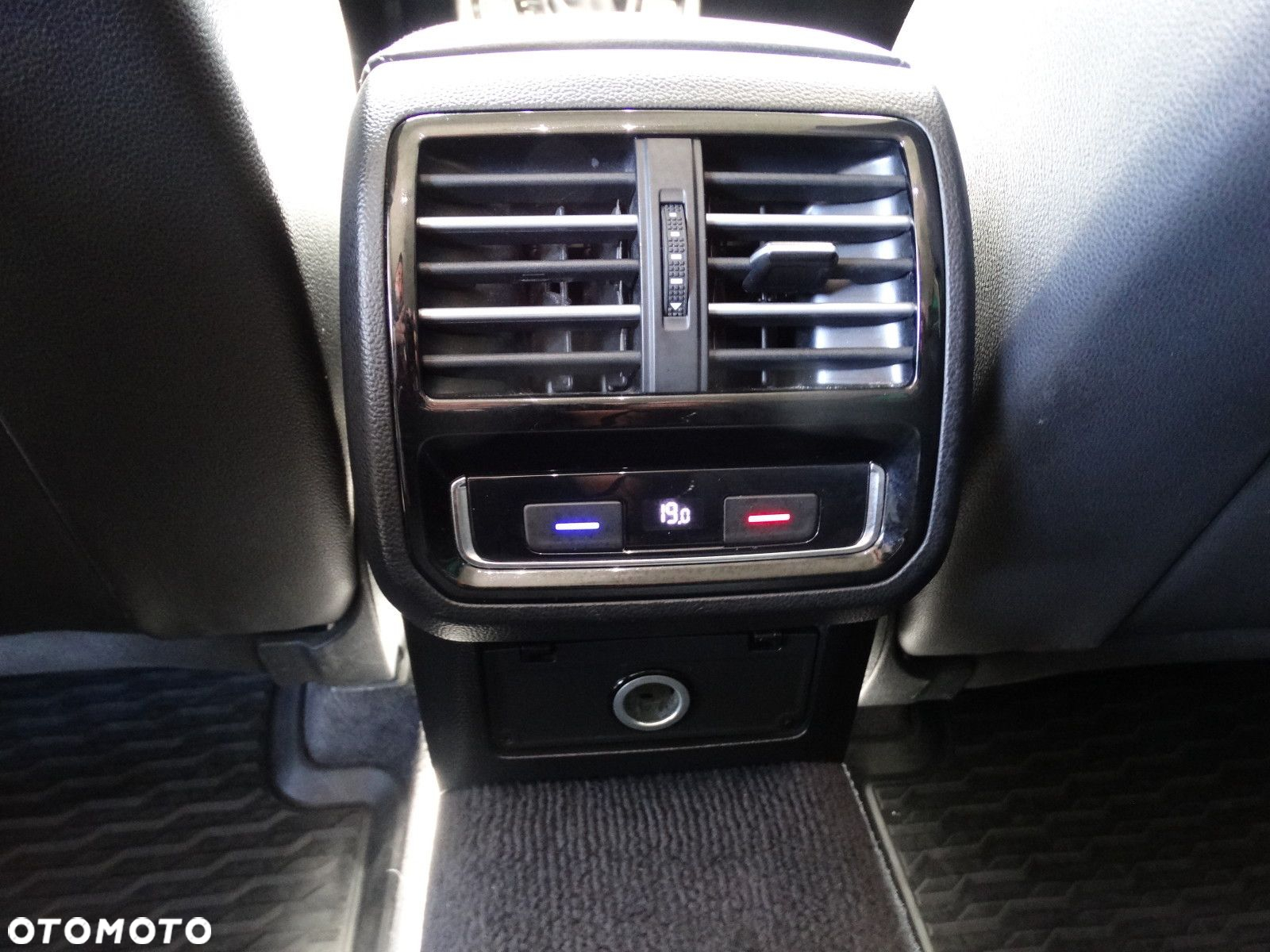 Volkswagen Passat - 19