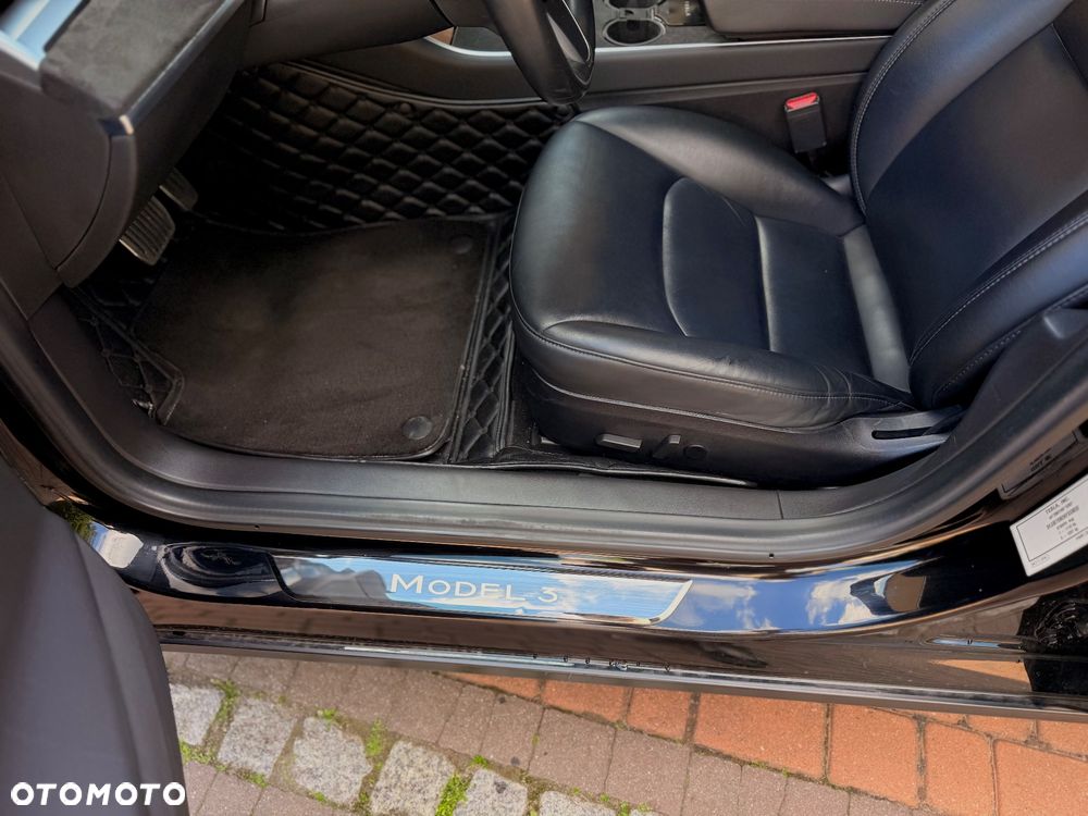 Tesla Model 3 - 16