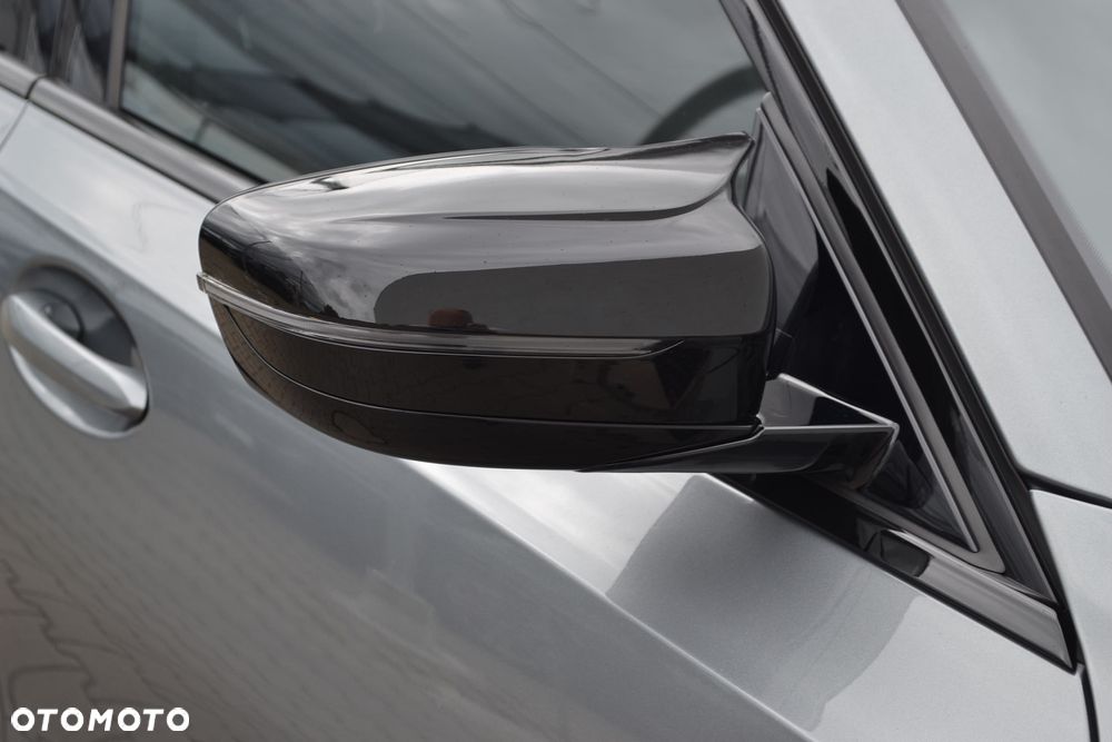 BMW Seria 3 330i M Sport sport - 9