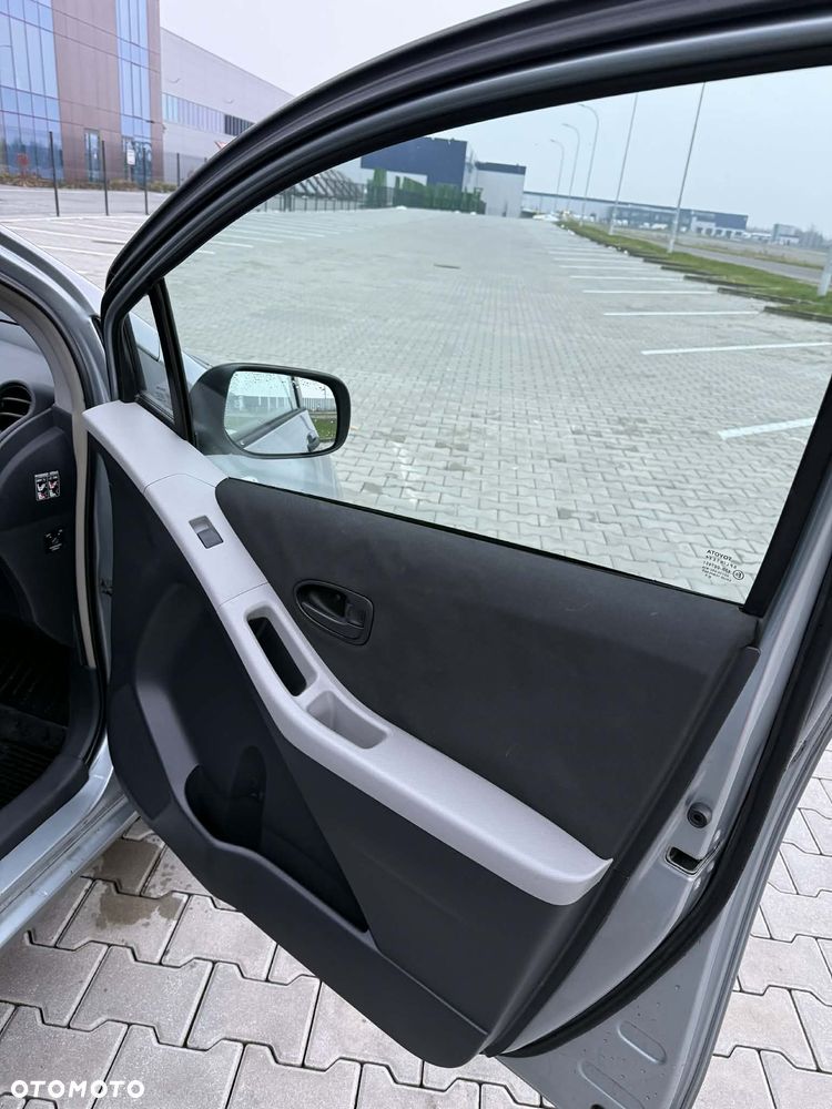 Toyota Yaris 1.3 - 12