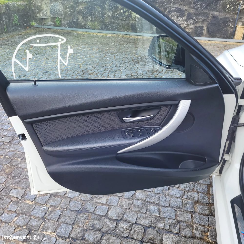 BMW 320 d Auto Pack M - 14