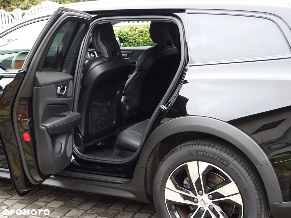 Volvo V60 Cross Country B4 D AWD Plus - 19