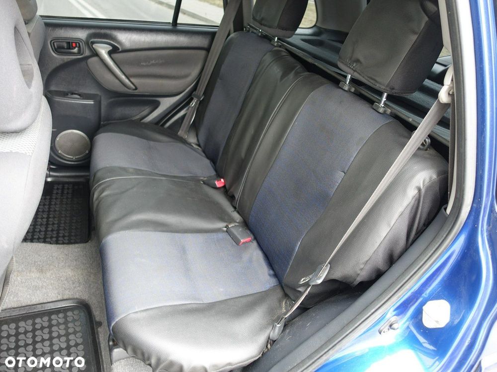 Toyota RAV4 D-4D 4x4 - 16