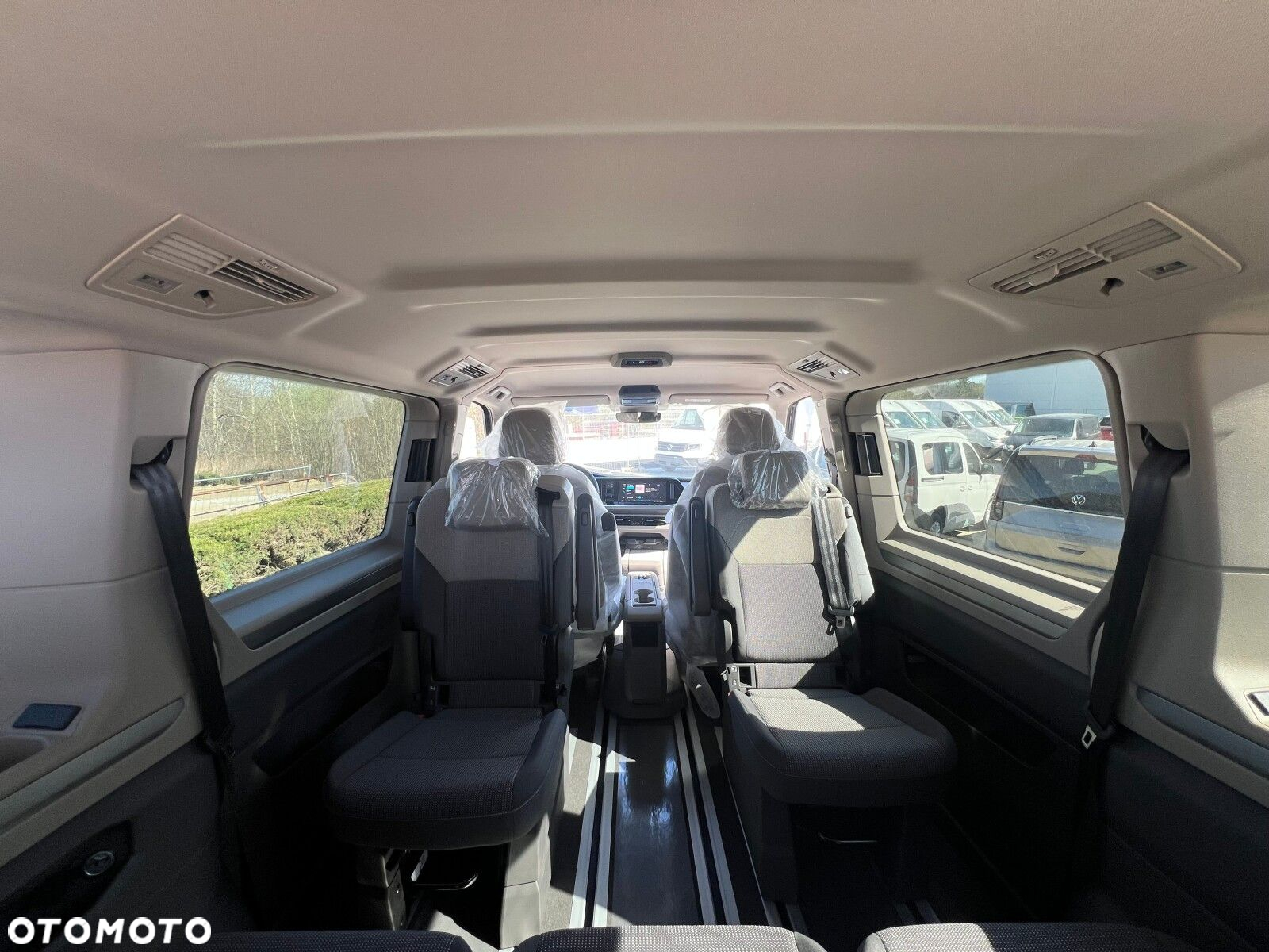 Volkswagen multivan Multivan Life L2 silnik: 2,0 l TDI SCR 110 kW / skrzynia biegów: 7-biegowa DSG rozstaw osi: 3124 mm - 7