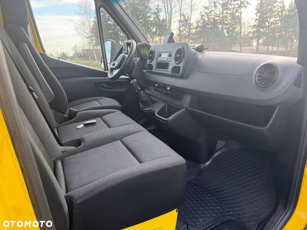 Mercedes-Benz Sprinter - 13