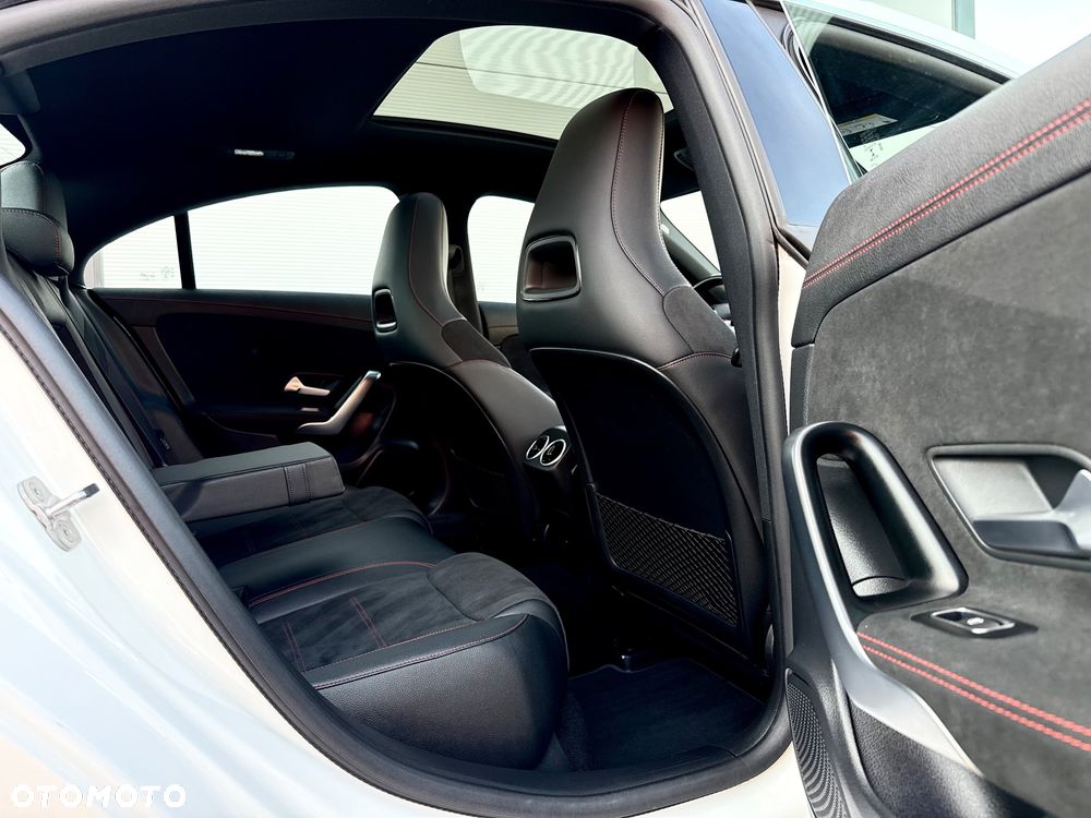 Mercedes-Benz CLA - 34