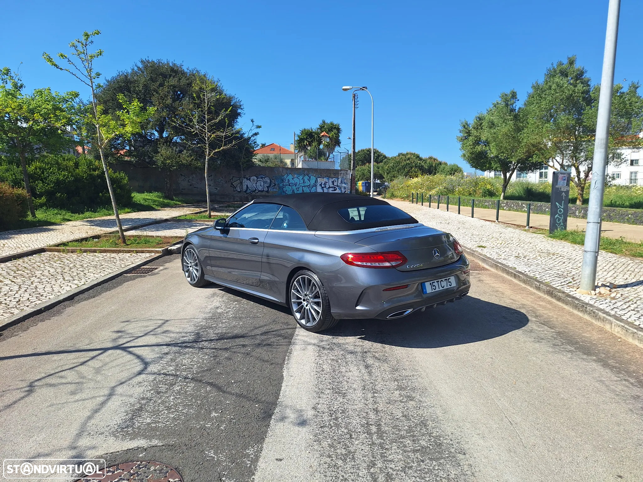 Mercedes-Benz 220 - 17