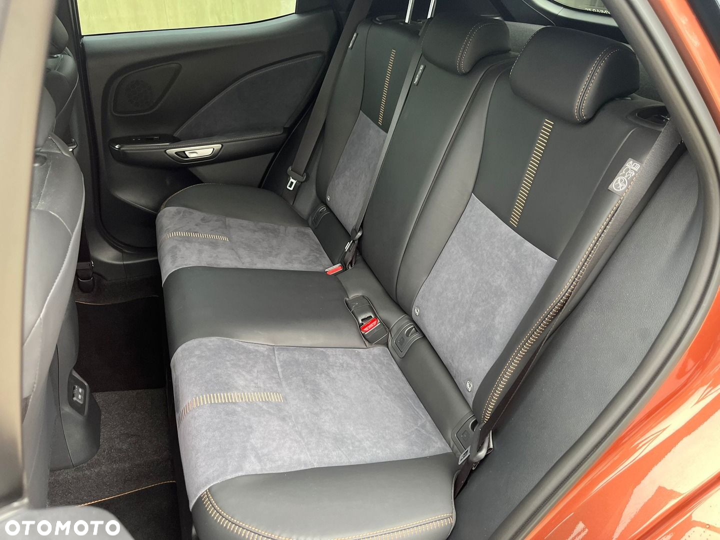 Lexus LBX 1.5 Hybrid Cool - 7