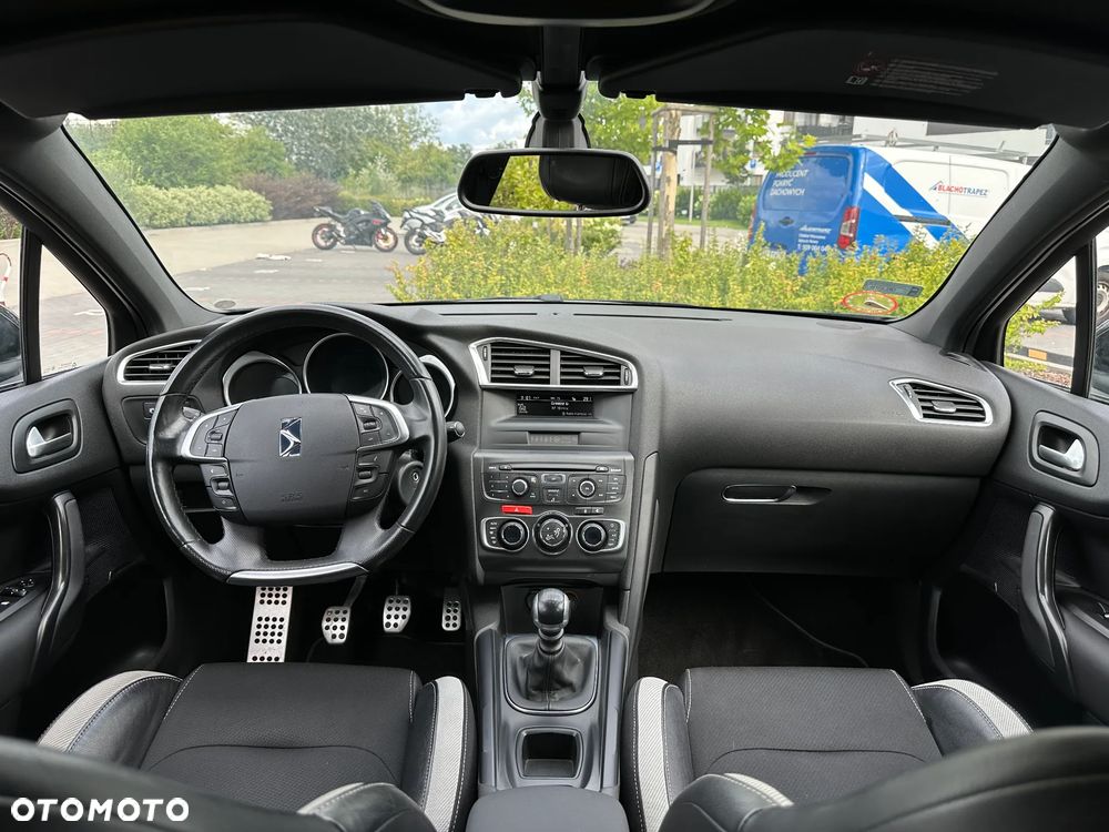 Citroën DS4 1.6 HDi SoChic - 12