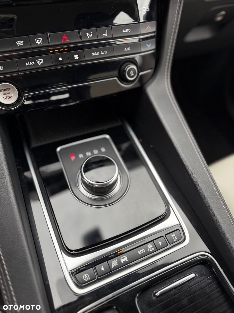 Jaguar F-Pace 2.0 i4D AWD R-Sport - 12