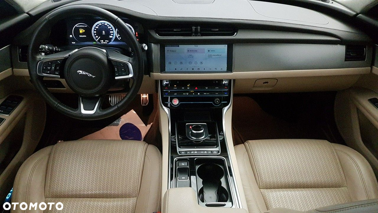 Jaguar XF - 22