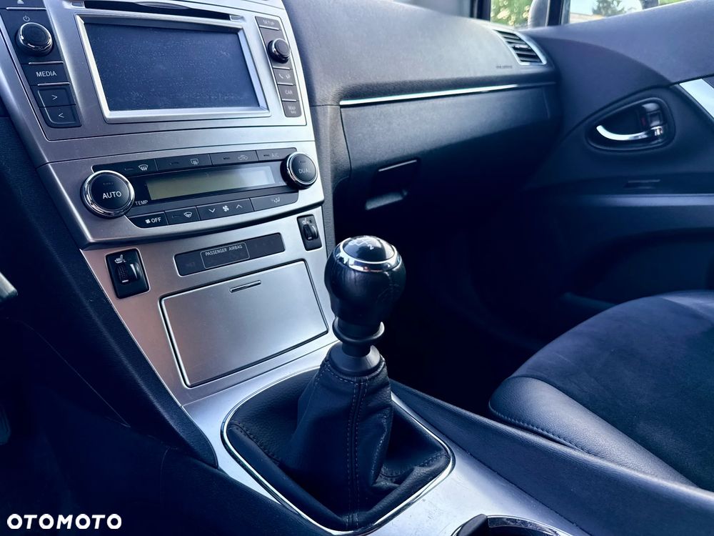 Toyota Avensis 2.0 Executive - 17