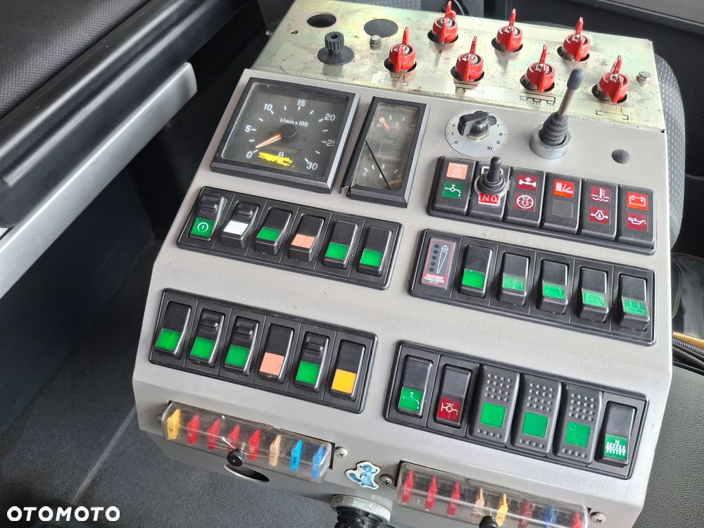 MAN TGS 18.320 Zamiatarka Bucher Optifant 70 2 Silniki Szczotki L/R Karcher Listwa Wysokiego Ciśnienia Dodatkowy Zbiornik Wody - 16