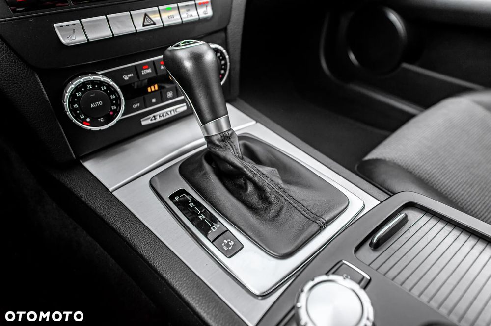 Mercedes-Benz Klasa C 250 CDI 4Matic 7G-TRONIC Avantgarde Edition - 32