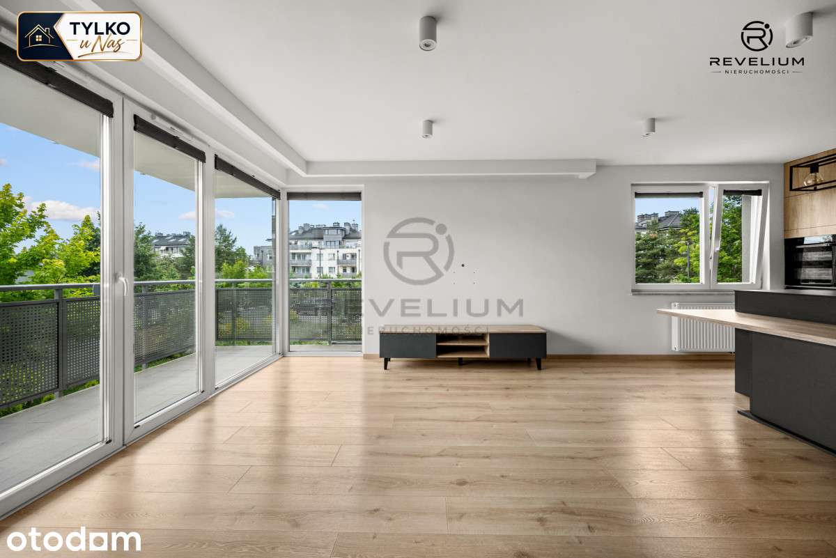 Duży balkon | Przestrzeń | Kom. lok. | Msc. w hali