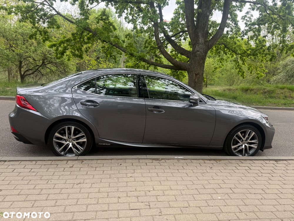 Lexus IS 300h Business Edition - 4