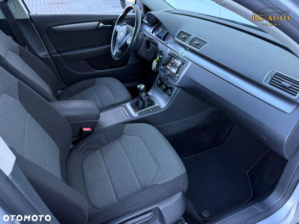 Volkswagen Passat - 28