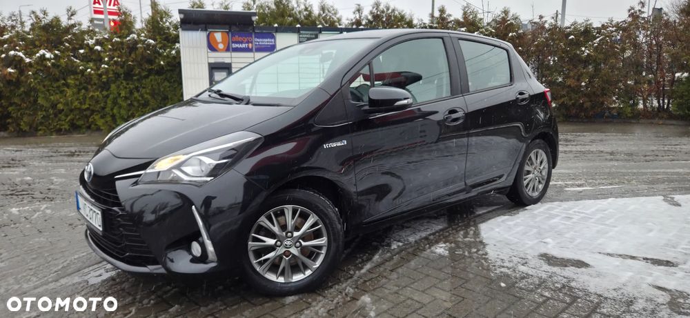 Toyota Yaris Hybrid 100 Terra - 3