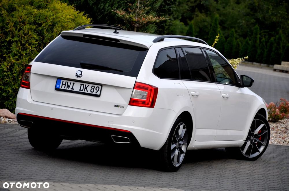 Skoda Octavia Combi 2.0 TDI DSG RS - 17