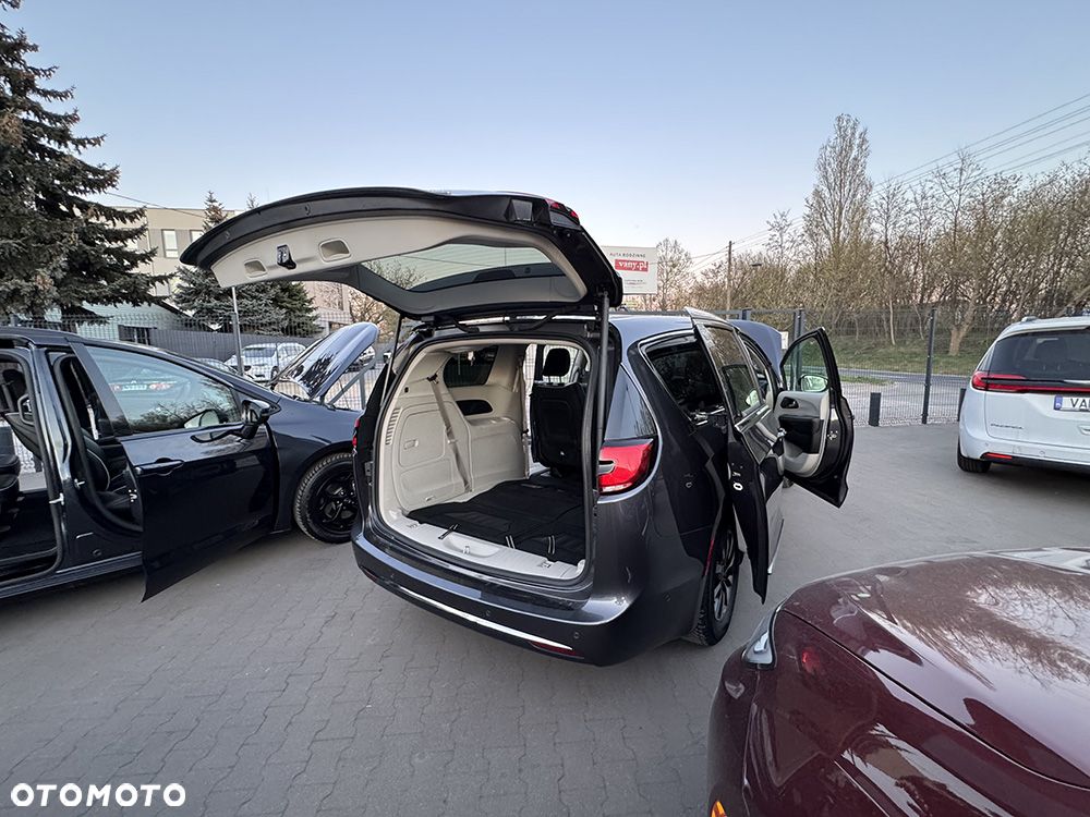 Chrysler Pacifica - 22