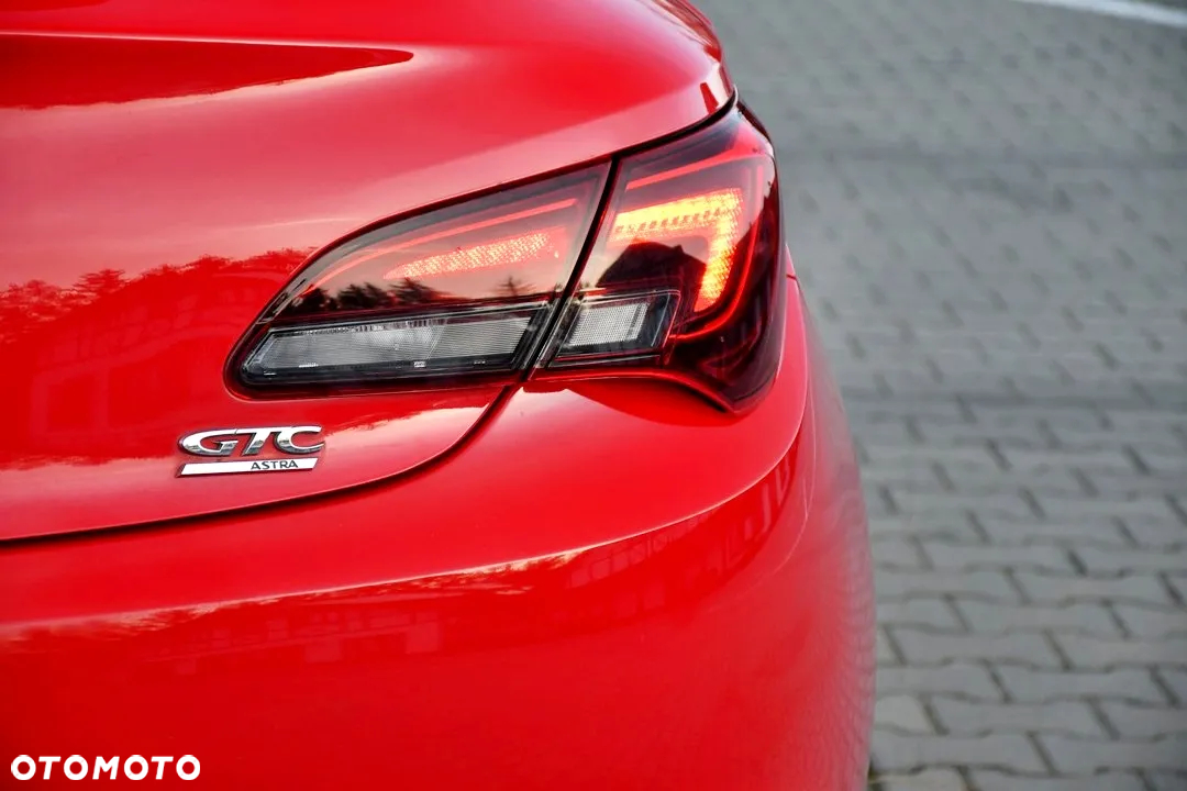 Opel Astra III GTC 1.6 T Cosmo - 15