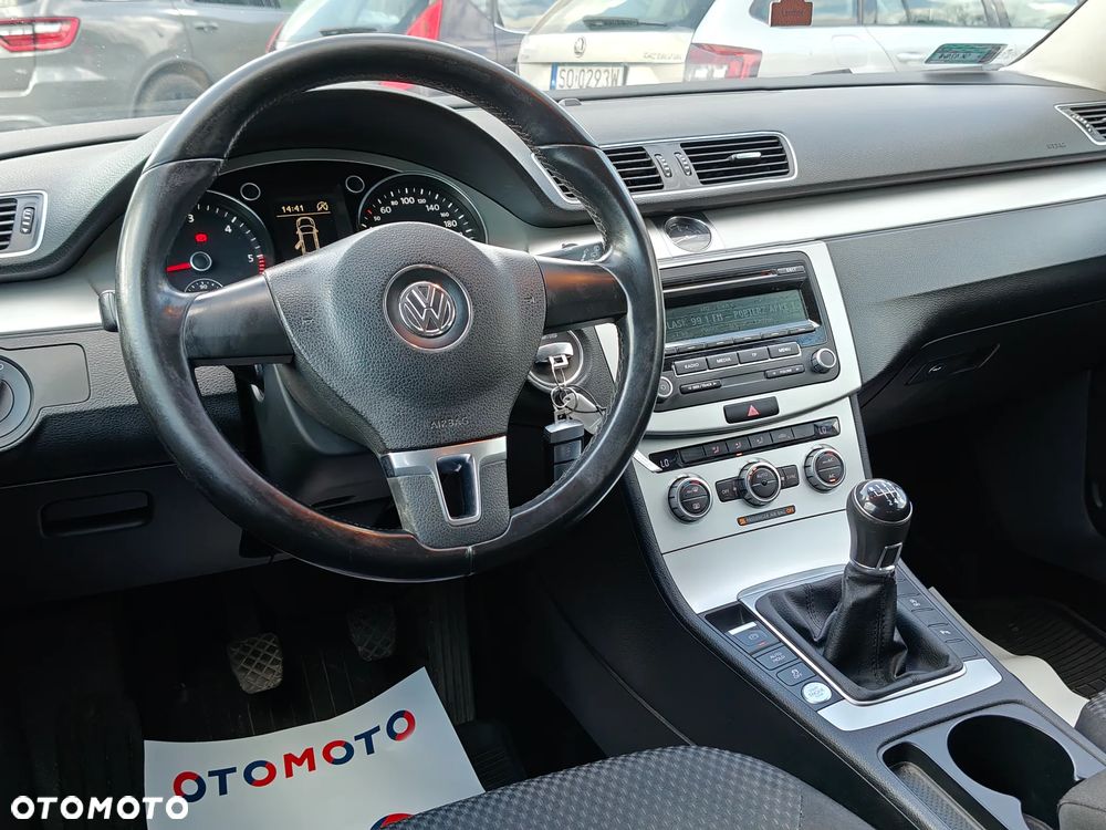 Volkswagen Passat 1.6 TDI Comfortline - 15