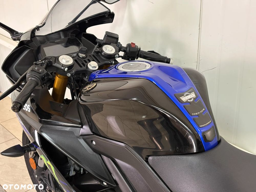 Yamaha YZF - 12