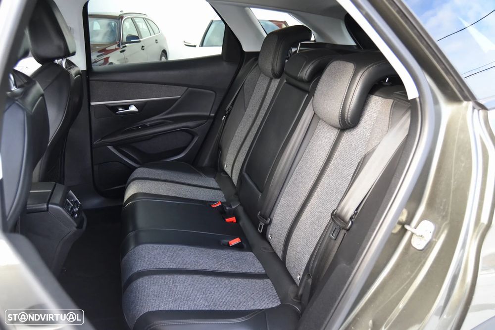 Peugeot 3008 1.5 BlueHDi Allure EAT8 - 22