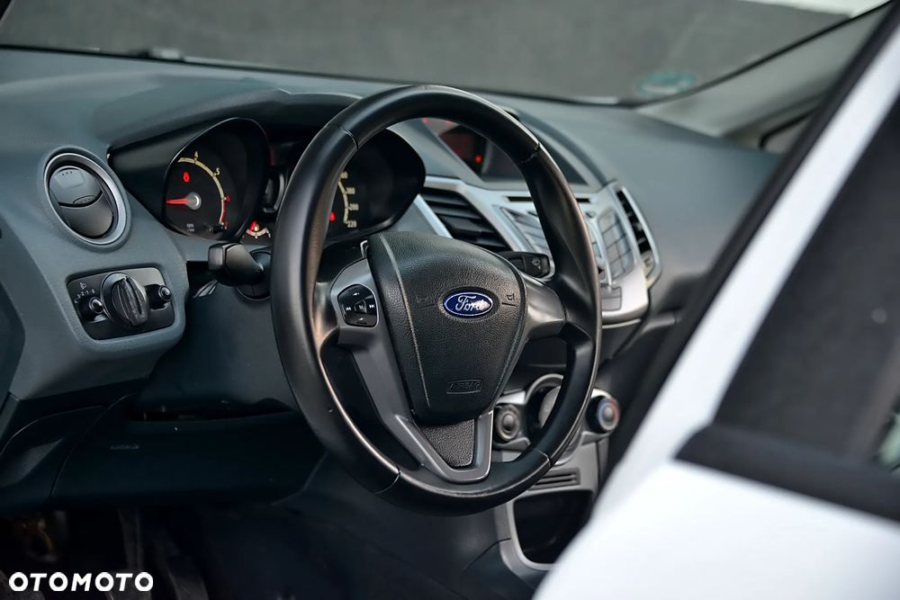 Ford Fiesta 1.25 Ambiente - 26