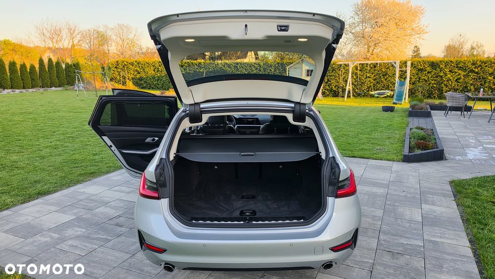 BMW Seria 3 318d Edition M Sport Shadow - 13