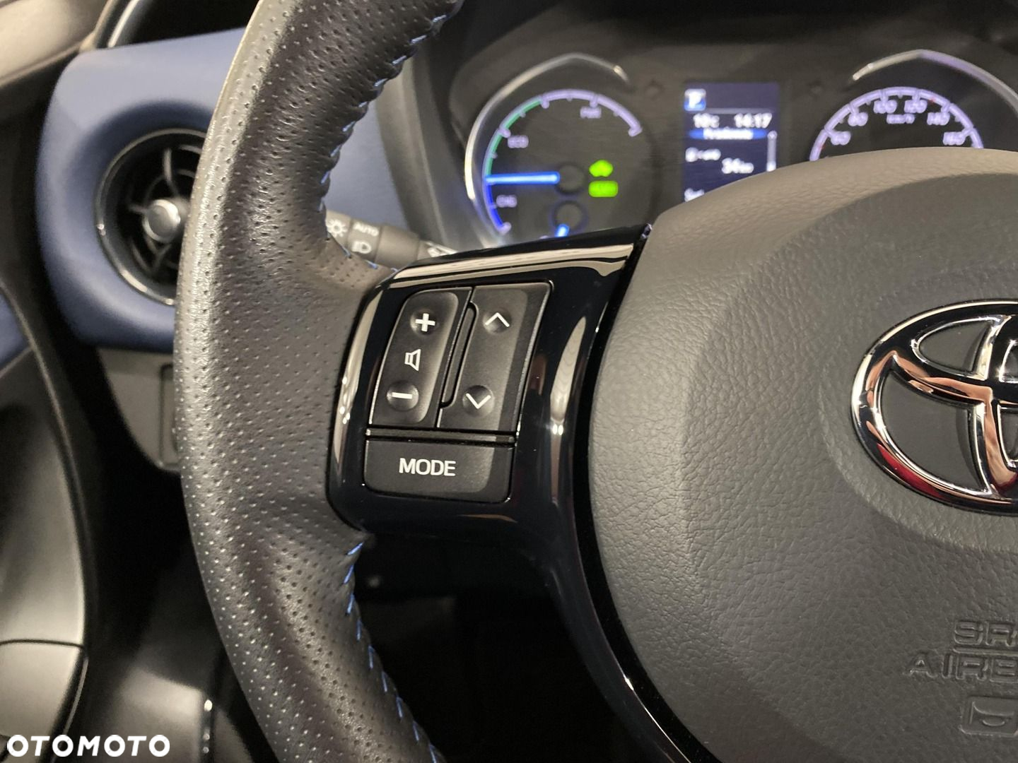Toyota Yaris Hybrid 100 Selection - 11