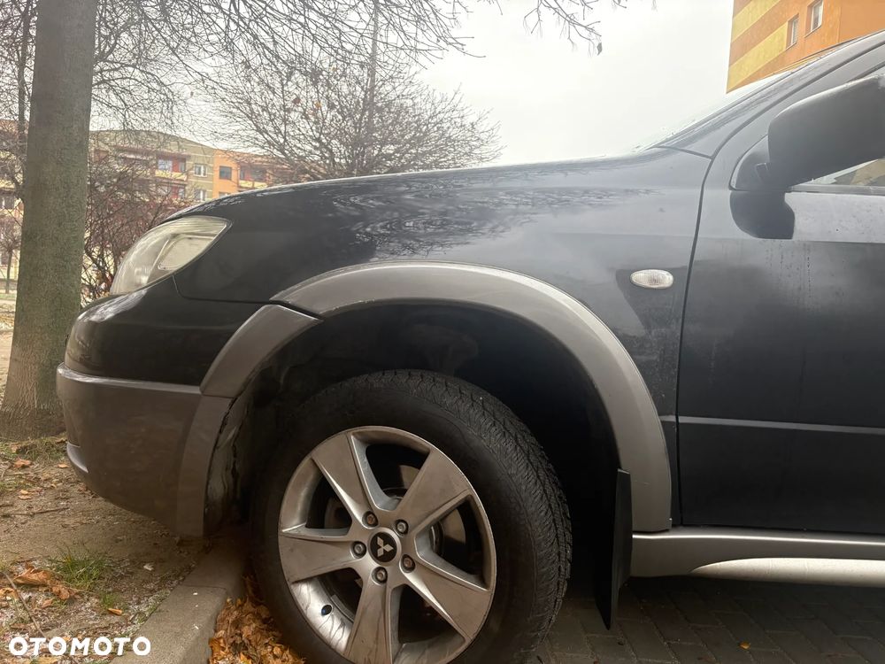 Mitsubishi Outlander - 1